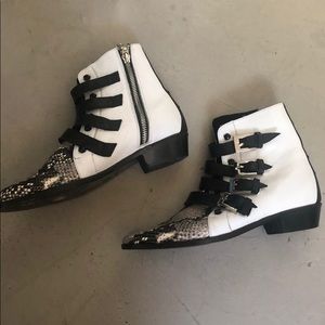 Modern vice snakeskin white boots